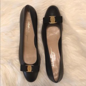 SALVATORE FERRAGAMO Black and Gold Bow Shoes